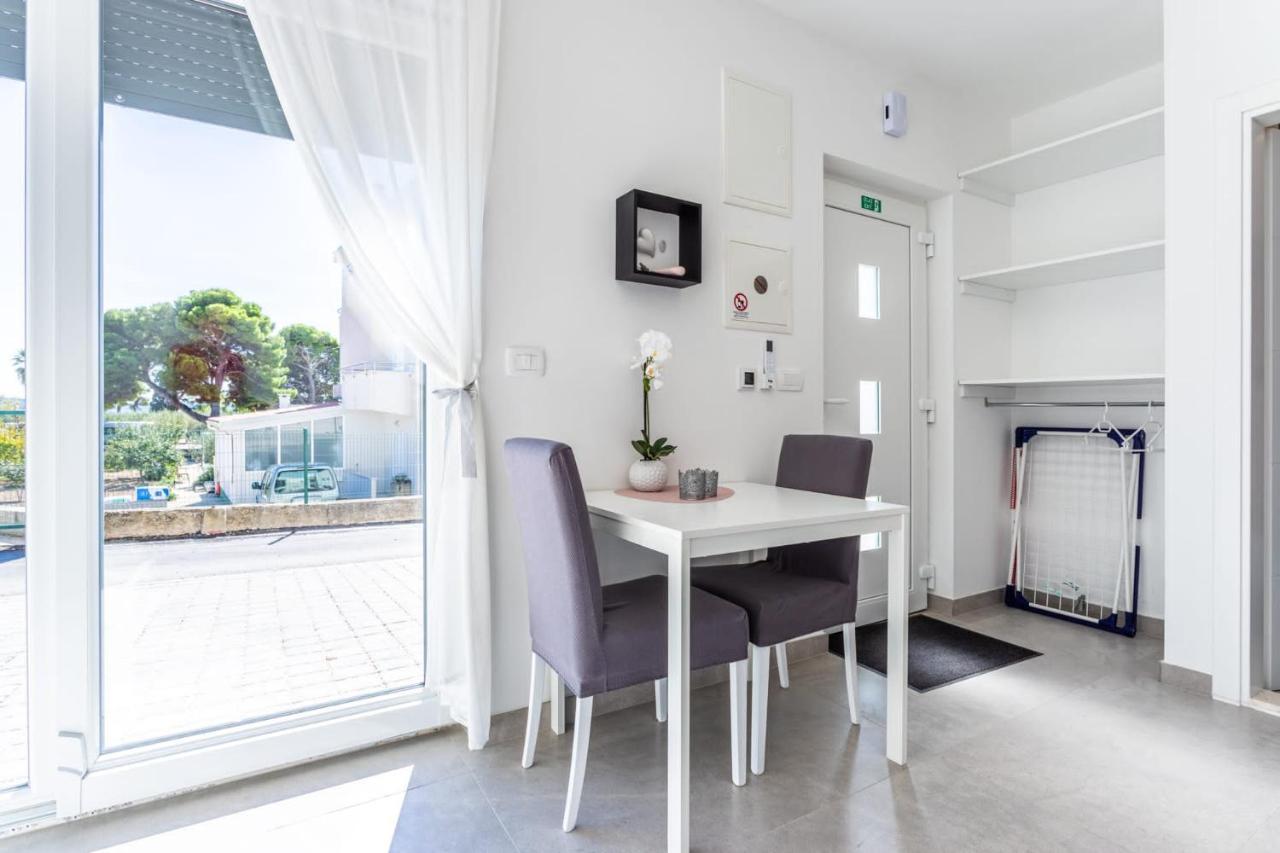 Ferienhaus Maestral - Kastel Kambelovac Каштела Екстер'єр фото