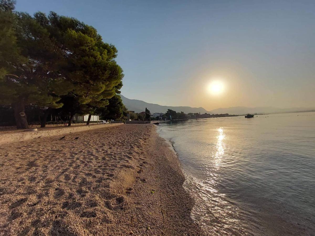 Ferienhaus Maestral - Kastel Kambelovac Каштела Екстер'єр фото
