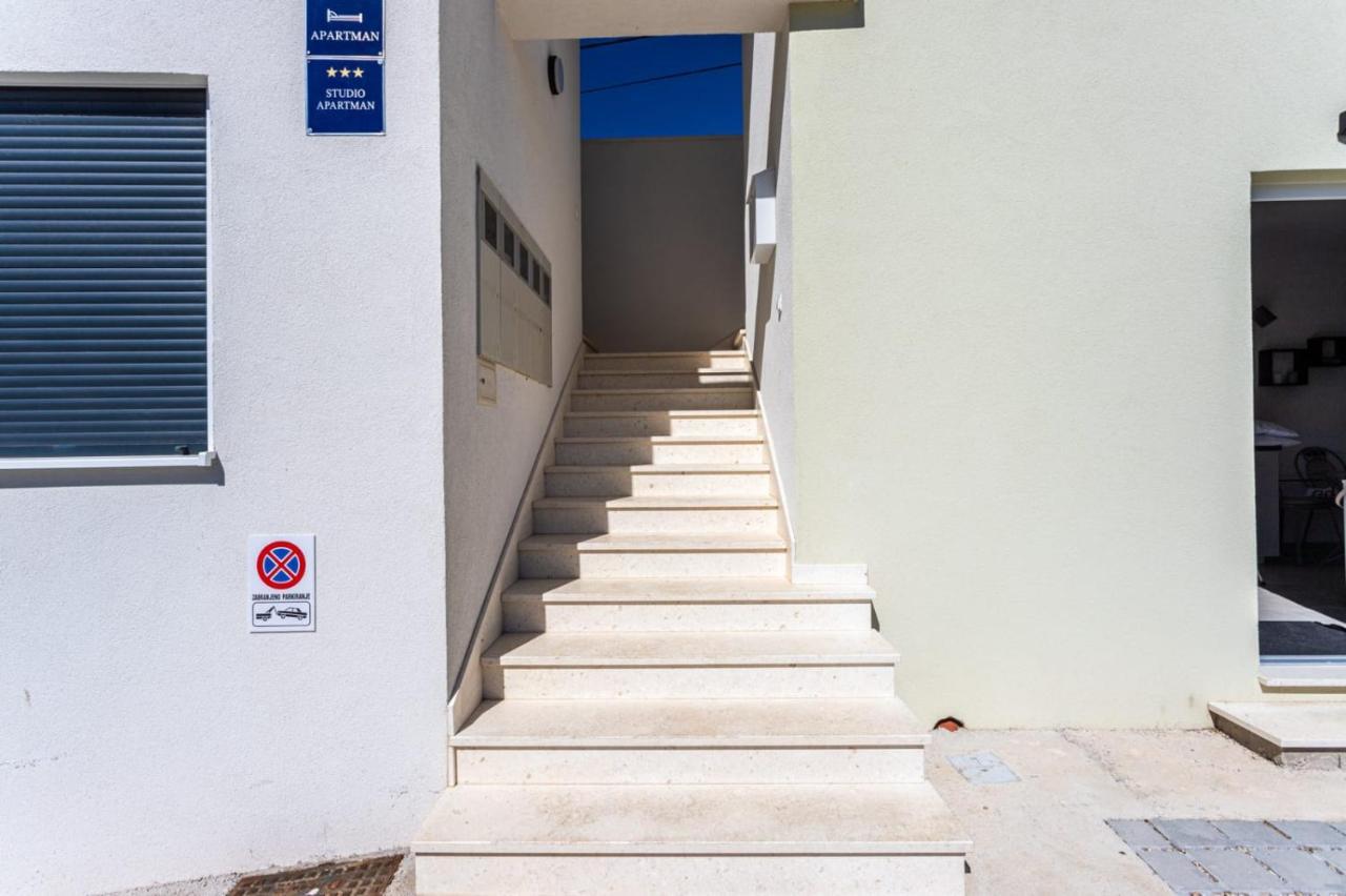 Ferienhaus Maestral - Kastel Kambelovac Каштела Екстер'єр фото