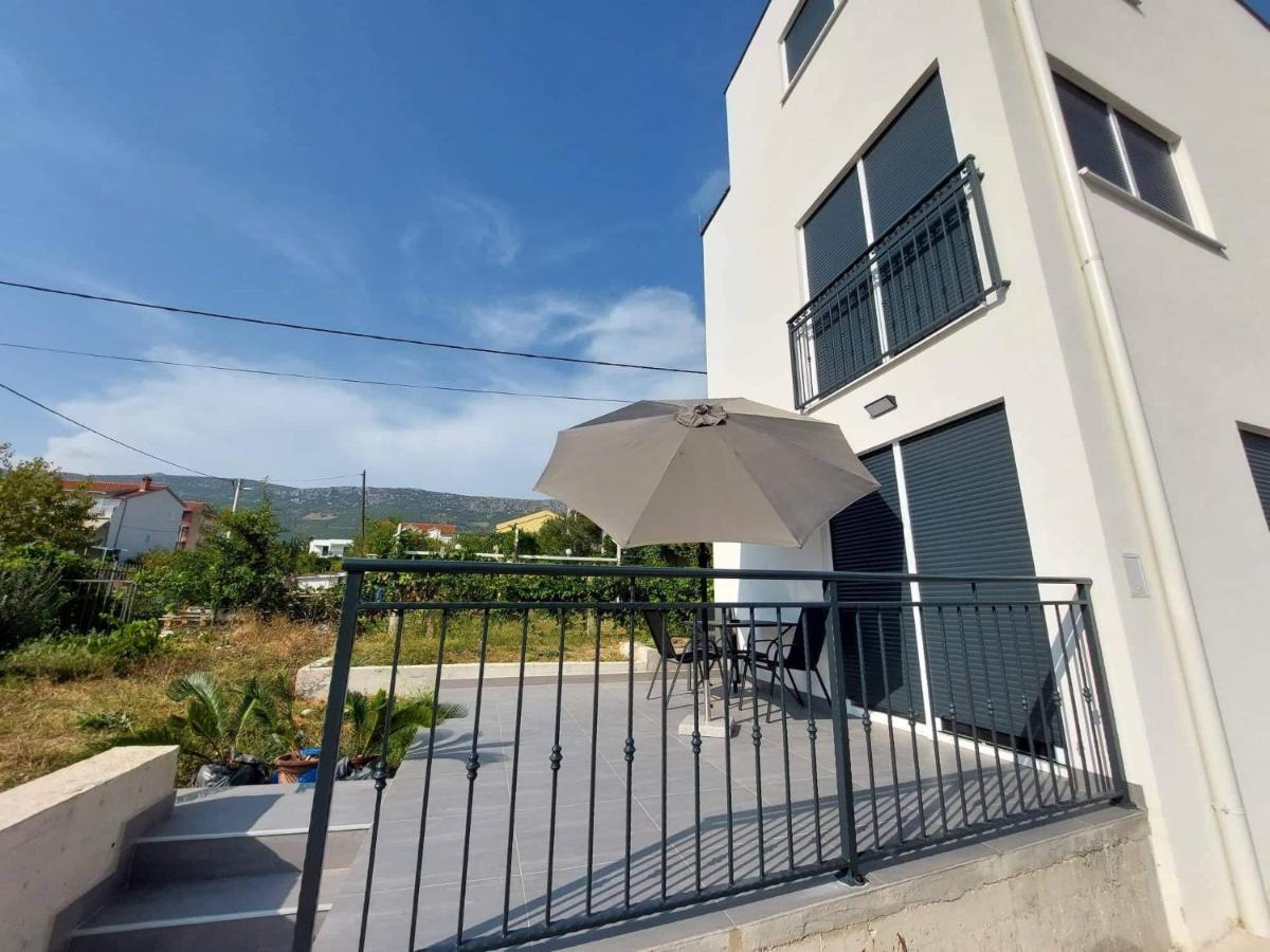 Ferienhaus Maestral - Kastel Kambelovac Каштела Екстер'єр фото