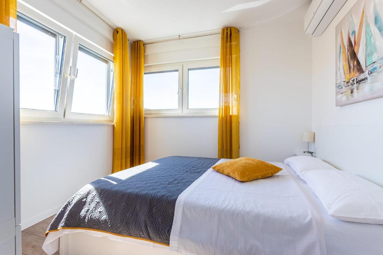 Ferienhaus Maestral - Kastel Kambelovac Каштела Екстер'єр фото
